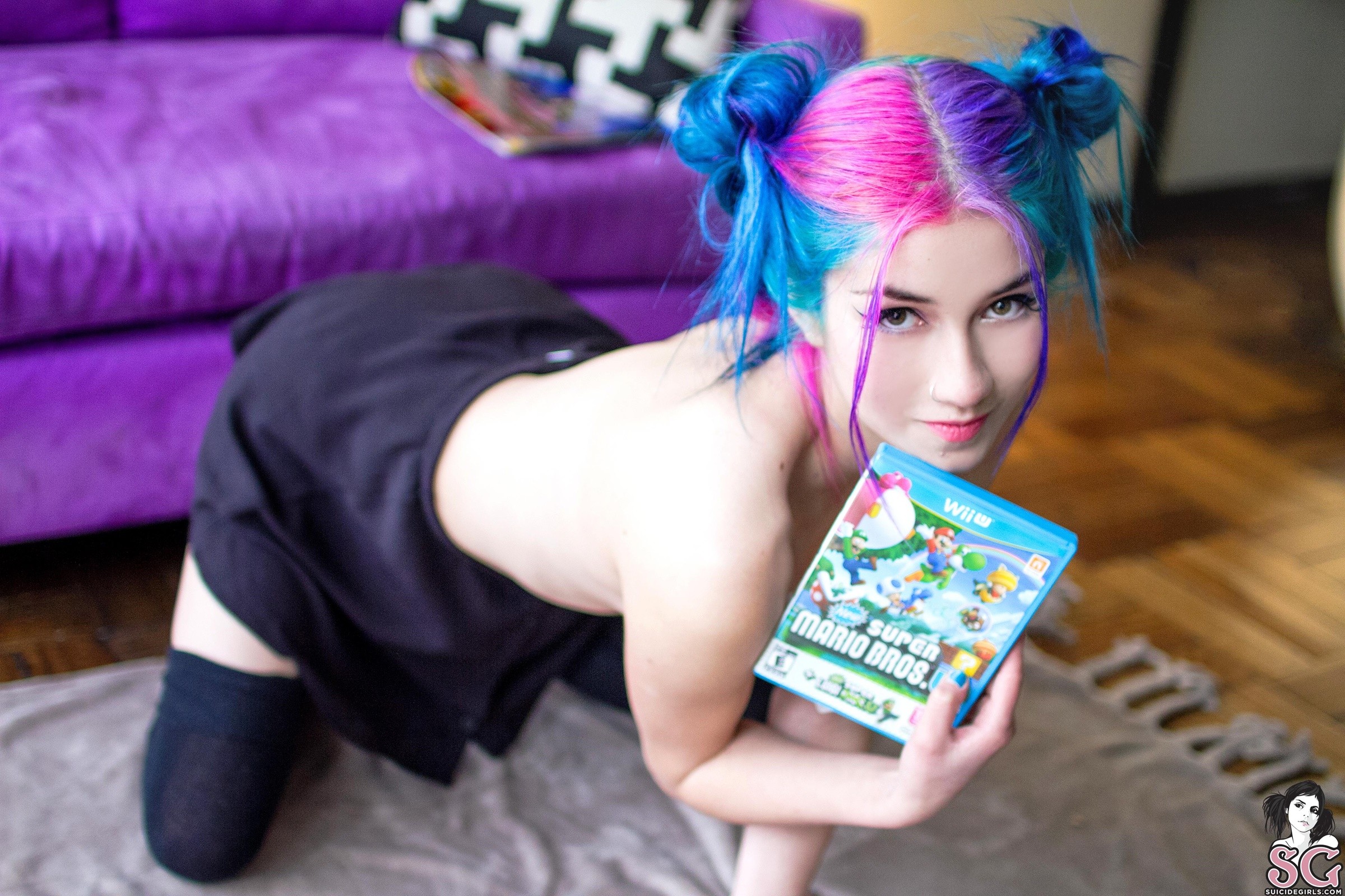 Beautiful Suicide Girl Fay Let's Play! 