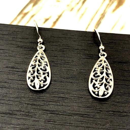 Set your ears apart with these exclusively designed 925 Sterling Silver Filigree Earrings. These Silver Filigree Earrings are handcrafted with love, especially for YOU. With intricate filigree on an silver canvas, these just aren't earrings, they're true art condensed into jewelry and this Striking Jewelry Piece is Eye Catching and Attention Grabbing.

https://www.etsy.com/in-en/listing/1136184501/sterling-silver-filigree-earrings-1-tall?ref=listings_manager_grid
