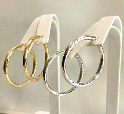 These 14K Solid Gold Diamond-Cut Hoop Earrings come in White Gold and Yellow Gold Hoops 3mmx25mm with Lightweight are handcrafted with love, especially for YOU! The design is simple, elegant and timeless. Modern and minimalist in design, these hoop earrings are the perfect touch of luxury. It will be the right choice for your daily use and special days.

https://www.etsy.com/listing/1164025332