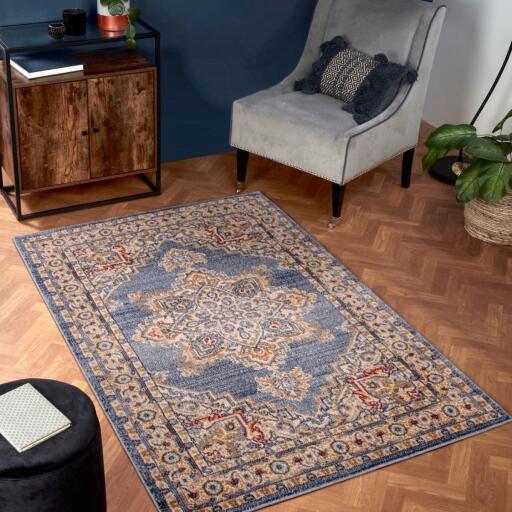 Buy now- https://www.beddingmill.co.uk/orient-rugs-in-8917-navy-by-urco-vs114x07.html