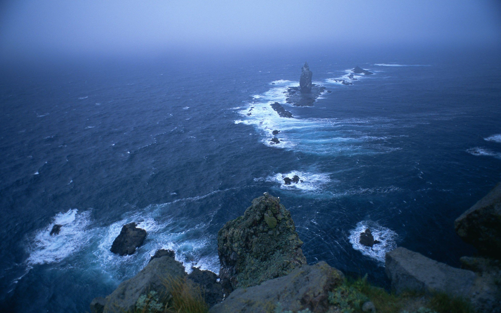 На берегу тихого океана расположены. Море дьявола Бермудский треугольник. Треугольник дьявола в тихом океане. Японское море и тихий океан. Атлантический океан.