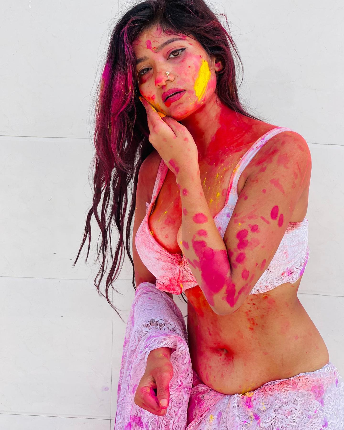 Colorful Holi Video Gana with Sexy Desi Babes Dancing Their Hearts Out!