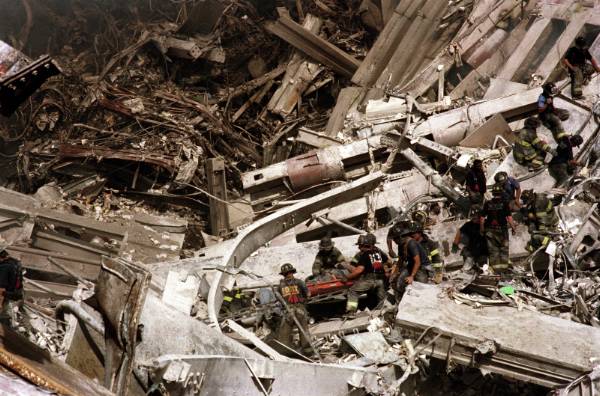 23 октября 2001 года. 11 Сентября 2001 года Пентагон. 11 Сентября 2001 первый самолет. 2001 Год Нью Йорк трагедия. Обломки ВТЦ 11 сентября.