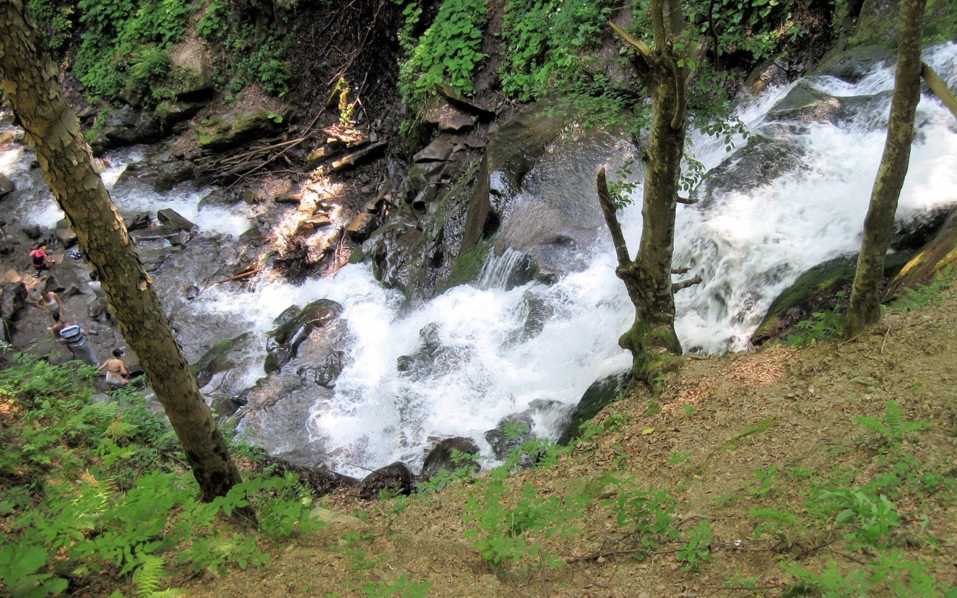 Гиб групп. Питьевой ручей в Кабардино Балкарии в горах. Ручей поток. Горный поток. Горный ручей обои.