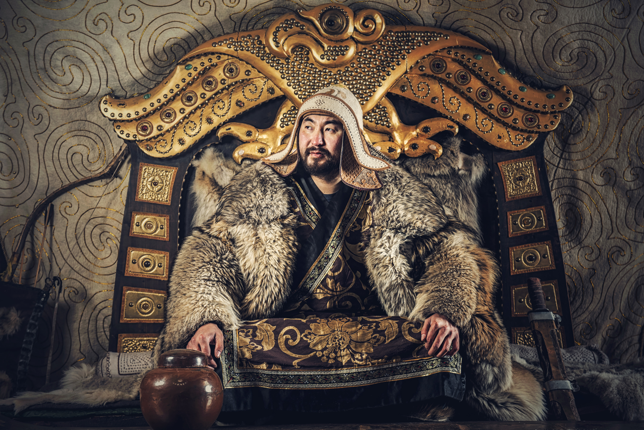 Создатель и правитель государства золотая орда. Чингис Хан портрет. Хубилай Хан портрет. Хан Батый на троне.